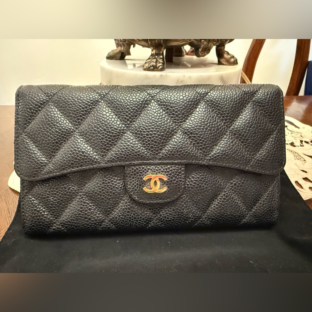 CHANEL Black Quilted Caviar Leather Clutch - Picture 3 of 5